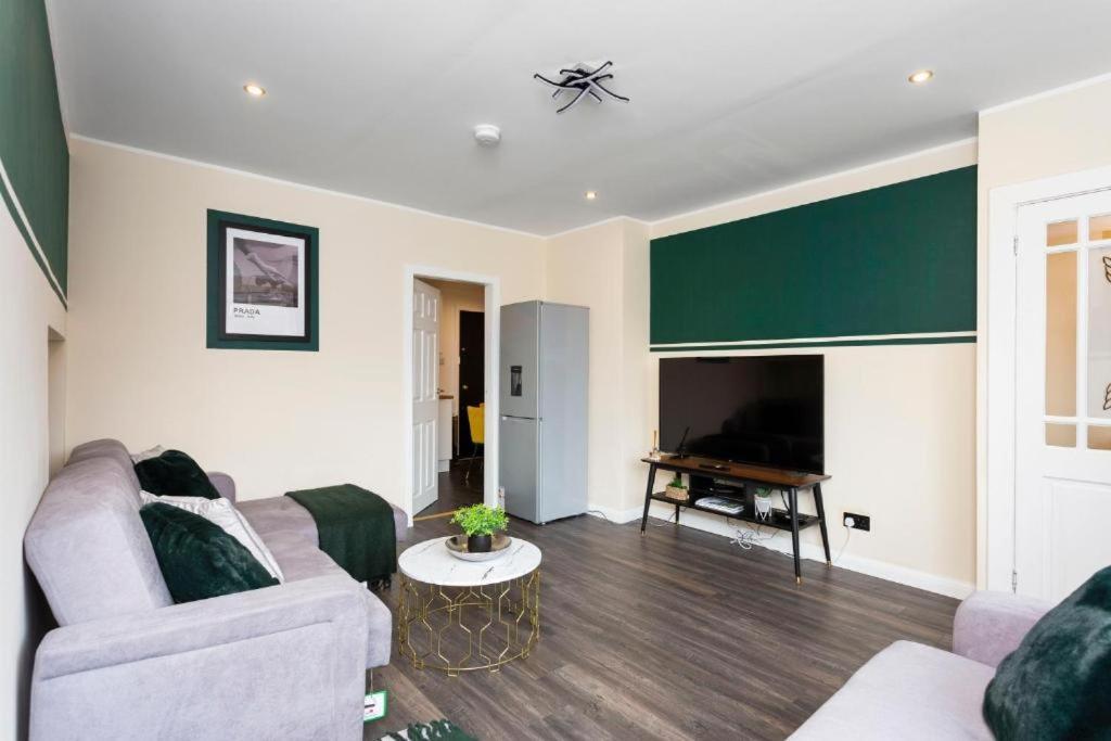 3-bed Abode - Parking And Garden Эдинбург