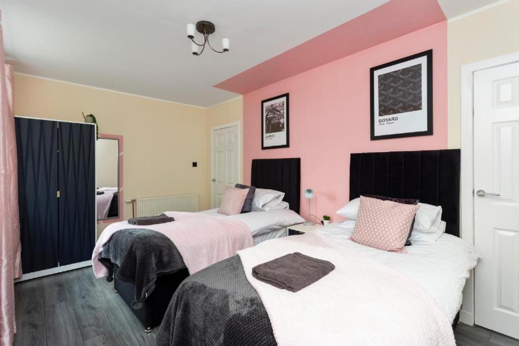 3-bed Abode - Parking And Garden Эдинбург