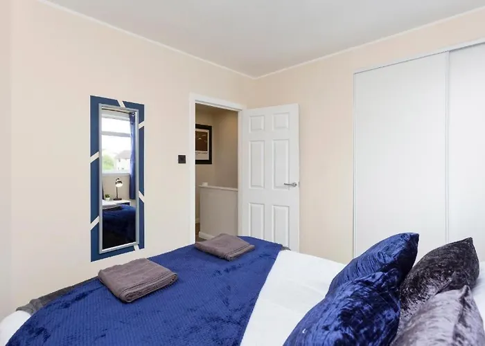 3-Bed Edinburgh Abode - Parking And Garden