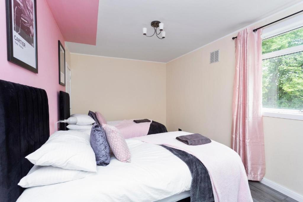 Hébergement de vacances 3-bed Abode - Parking And Garden